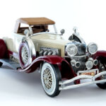 Beam's "1935" Duesenberg Convertible Coupe 100 Month Straight Bourbon Vintage Decanter w/ Box (photo 5)