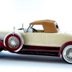 Beam's "1935" Duesenberg Convertible Coupe 100 Month Straight Bourbon Vintage Decanter w/ Box (photo 3)